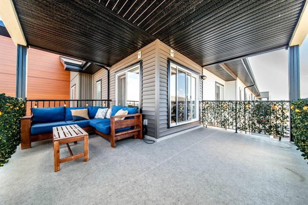 Bright Luxe Condo, Ac, Top Floor, King Bed, Balcony! Edmonton Buitenkant foto