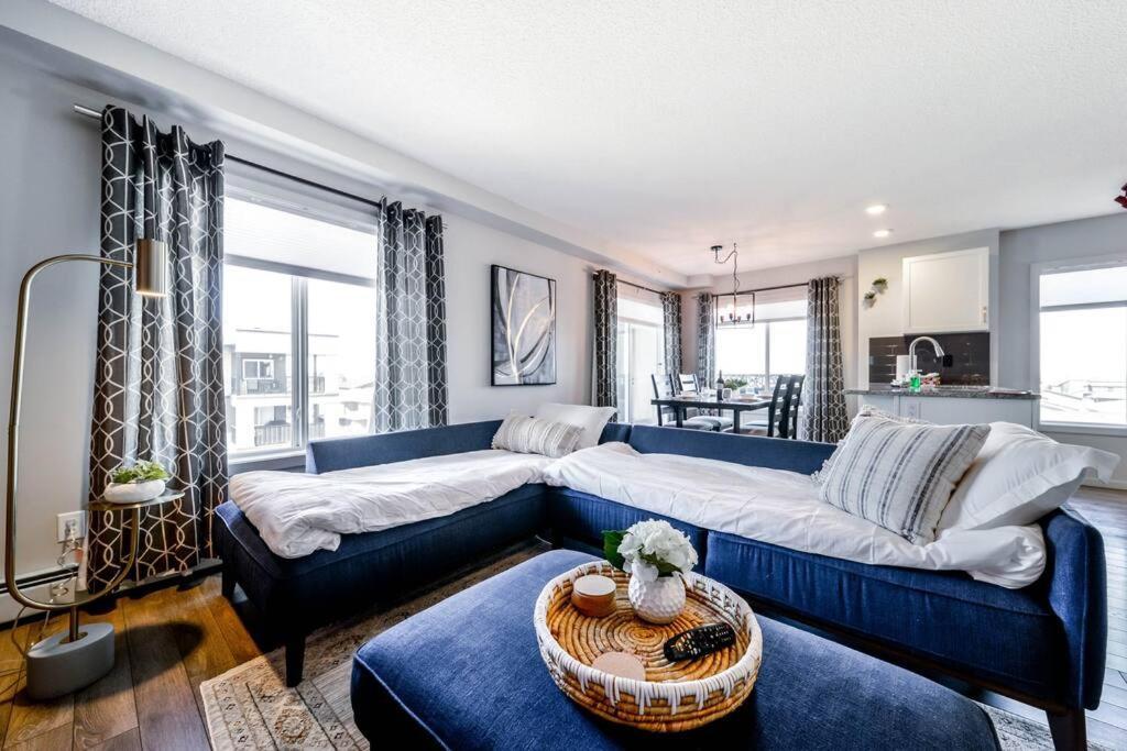 Bright Luxe Condo, Ac, Top Floor, King Bed, Balcony! Edmonton Buitenkant foto